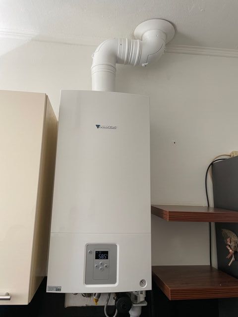 Neu installierte Gastherme im Aufstellraum